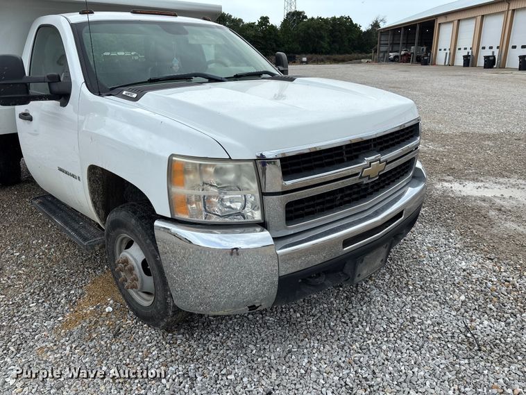 image for item FC1743 2007 Chevrolet Silverado 3500HD dump bed pickup truck