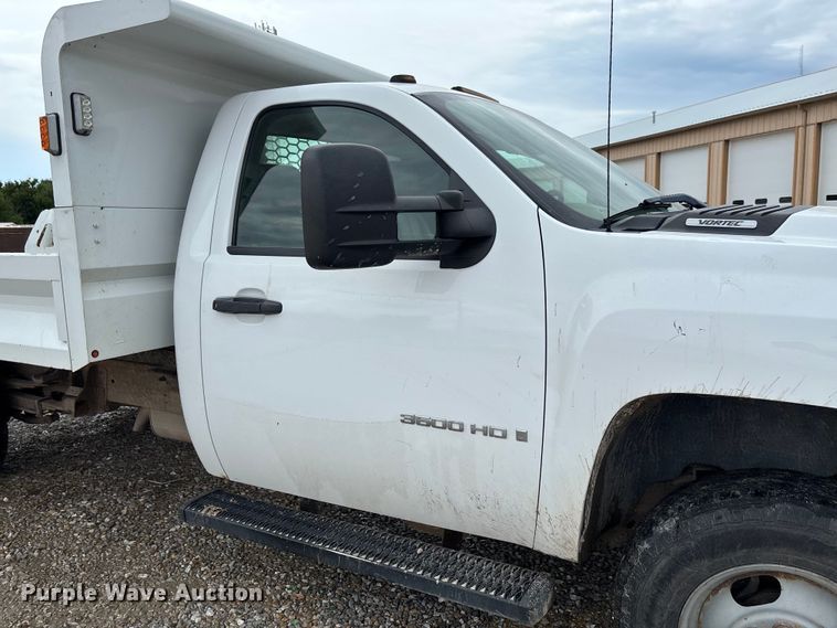 image for item FC1743 2007 Chevrolet Silverado 3500HD dump bed pickup truck