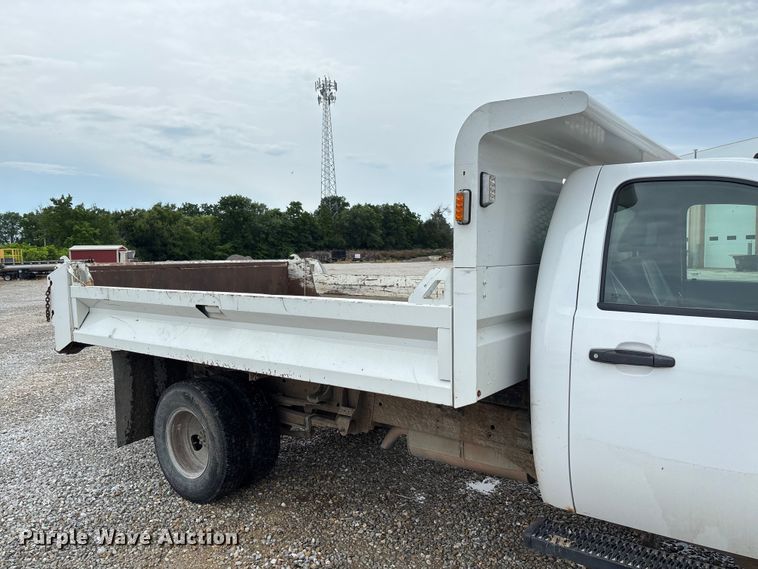 image for item FC1743 2007 Chevrolet Silverado 3500HD dump bed pickup truck