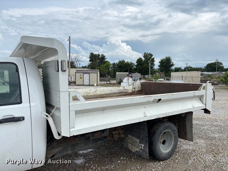 image for item FC1743 2007 Chevrolet Silverado 3500HD dump bed pickup truck