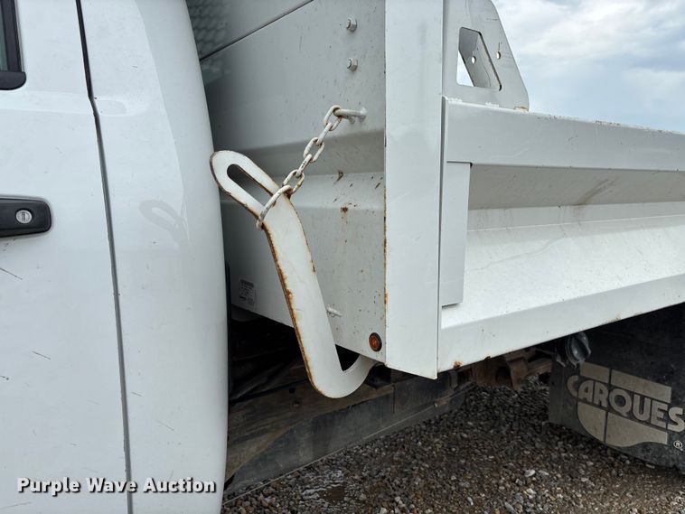 image for item FC1743 2007 Chevrolet Silverado 3500HD dump bed pickup truck