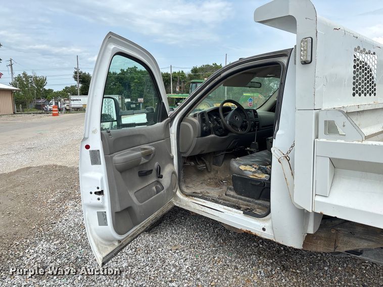 image for item FC1743 2007 Chevrolet Silverado 3500HD dump bed pickup truck