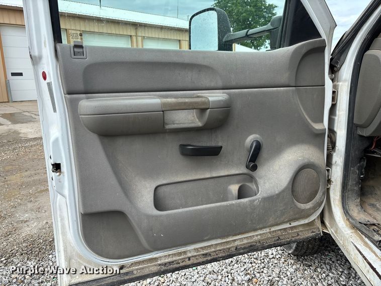 image for item FC1743 2007 Chevrolet Silverado 3500HD dump bed pickup truck