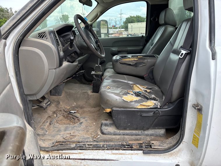 image for item FC1743 2007 Chevrolet Silverado 3500HD dump bed pickup truck