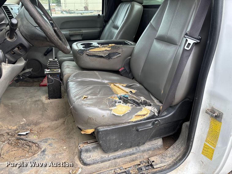 image for item FC1743 2007 Chevrolet Silverado 3500HD dump bed pickup truck