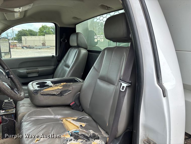 image for item FC1743 2007 Chevrolet Silverado 3500HD dump bed pickup truck