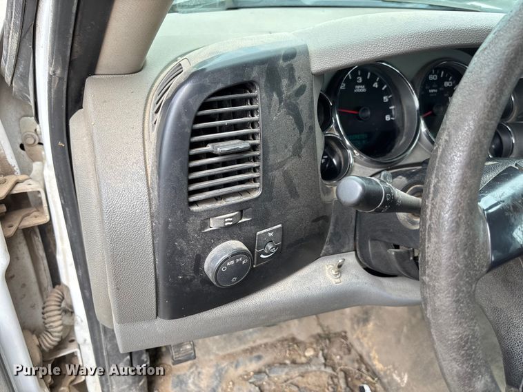 image for item FC1743 2007 Chevrolet Silverado 3500HD dump bed pickup truck