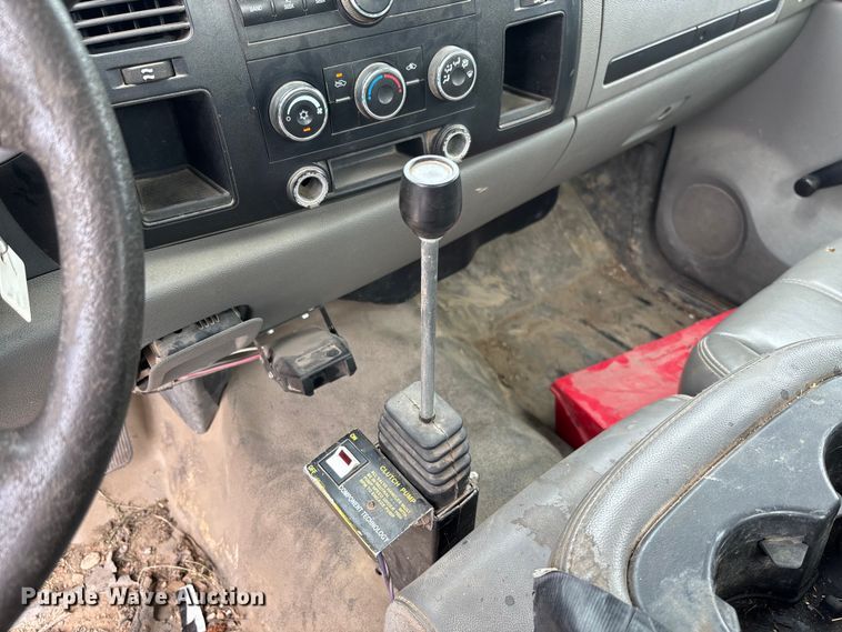image for item FC1743 2007 Chevrolet Silverado 3500HD dump bed pickup truck