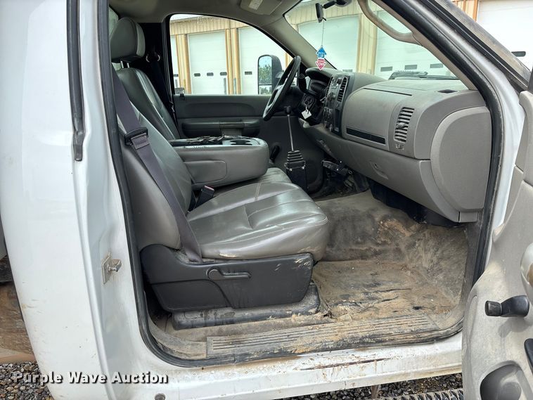 image for item FC1743 2007 Chevrolet Silverado 3500HD dump bed pickup truck