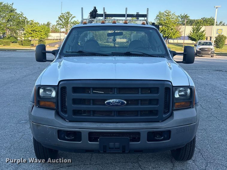 image for item FC2431 2006 Ford F450 Super Duty utility / service truck
