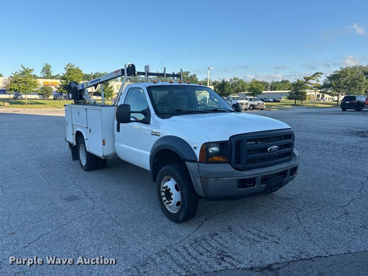 image for item FC2431 2006 Ford F450 Super Duty utility / service truck