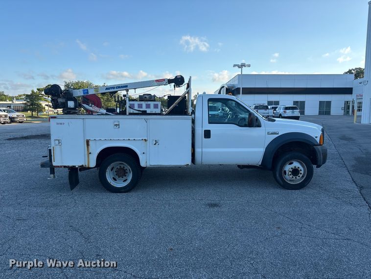 image for item FC2431 2006 Ford F450 Super Duty utility / service truck