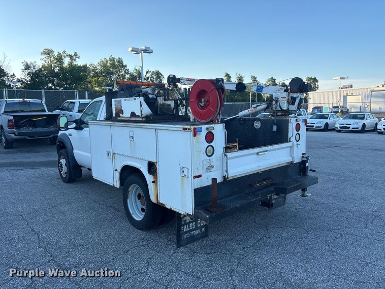image for item FC2431 2006 Ford F450 Super Duty utility / service truck