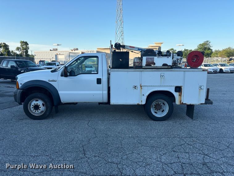 image for item FC2431 2006 Ford F450 Super Duty utility / service truck