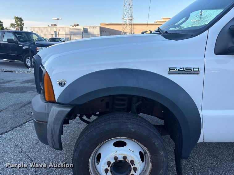 image for item FC2431 2006 Ford F450 Super Duty utility / service truck