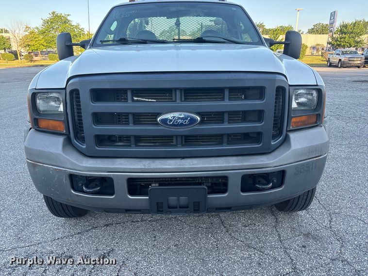 image for item FC2431 2006 Ford F450 Super Duty utility / service truck