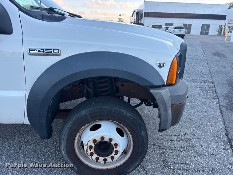 image for item FC2431 2006 Ford F450 Super Duty utility / service truck