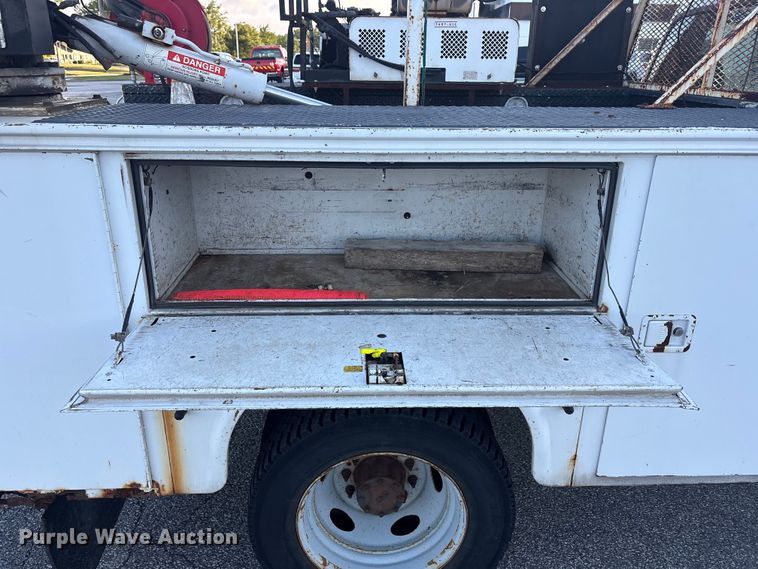 image for item FC2431 2006 Ford F450 Super Duty utility / service truck