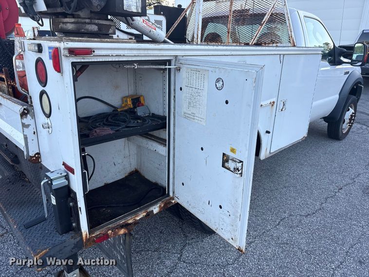 image for item FC2431 2006 Ford F450 Super Duty utility / service truck