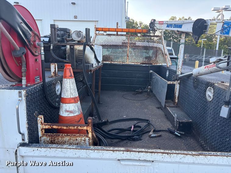 image for item FC2431 2006 Ford F450 Super Duty utility / service truck