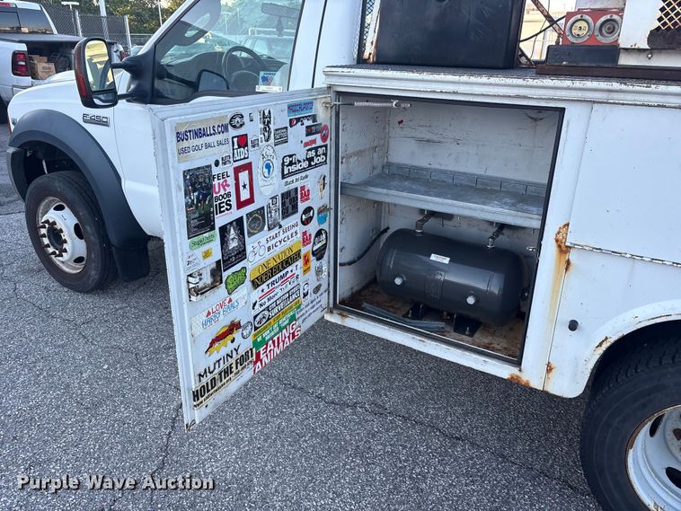 image for item FC2431 2006 Ford F450 Super Duty utility / service truck