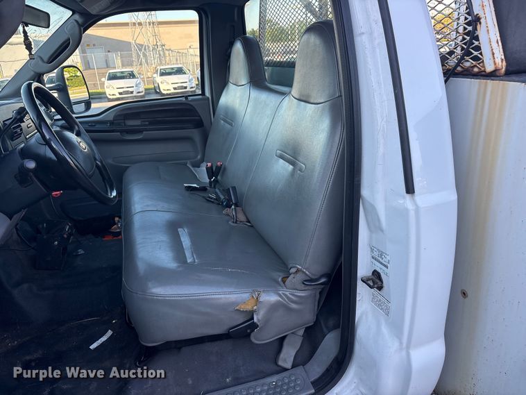 image for item FC2431 2006 Ford F450 Super Duty utility / service truck
