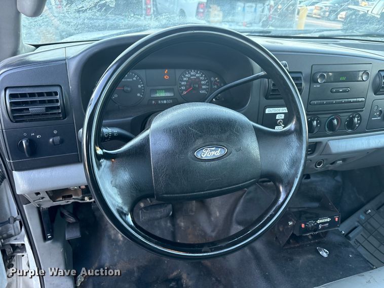 image for item FC2431 2006 Ford F450 Super Duty utility / service truck