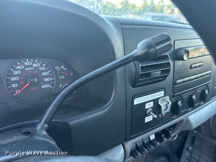 image for item FC2431 2006 Ford F450 Super Duty utility / service truck