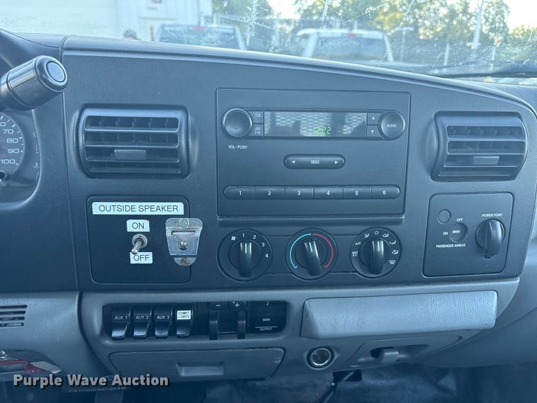 image for item FC2431 2006 Ford F450 Super Duty utility / service truck