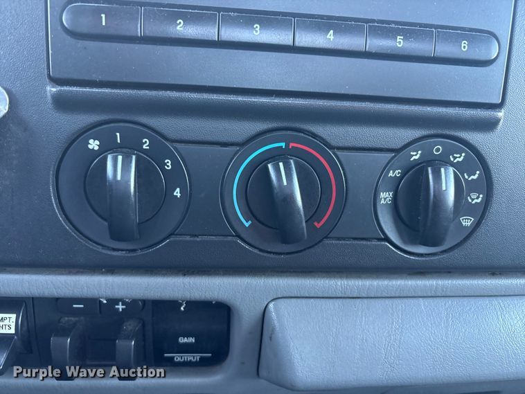 image for item FC2431 2006 Ford F450 Super Duty utility / service truck