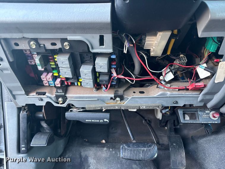 image for item FC2431 2006 Ford F450 Super Duty utility / service truck