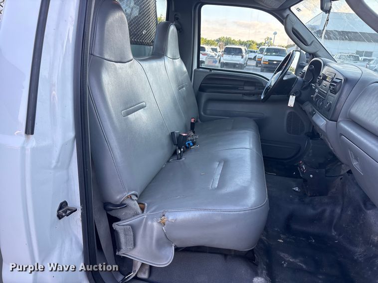 image for item FC2431 2006 Ford F450 Super Duty utility / service truck