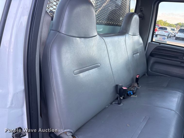 image for item FC2431 2006 Ford F450 Super Duty utility / service truck
