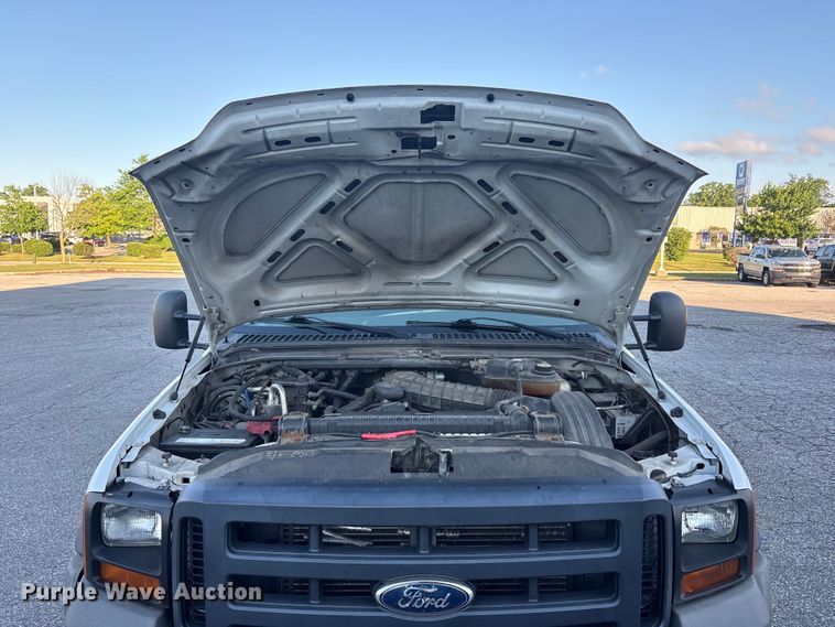 image for item FC2431 2006 Ford F450 Super Duty utility / service truck
