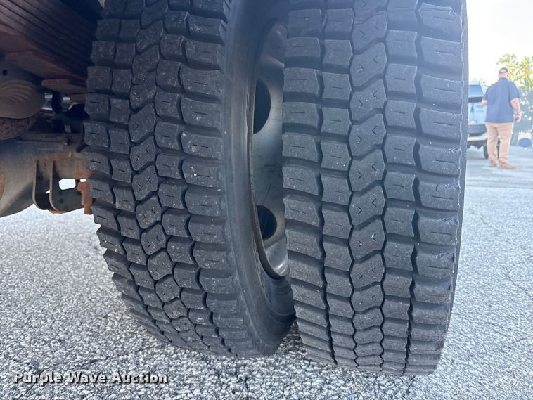 image for item FC2431 2006 Ford F450 Super Duty utility / service truck