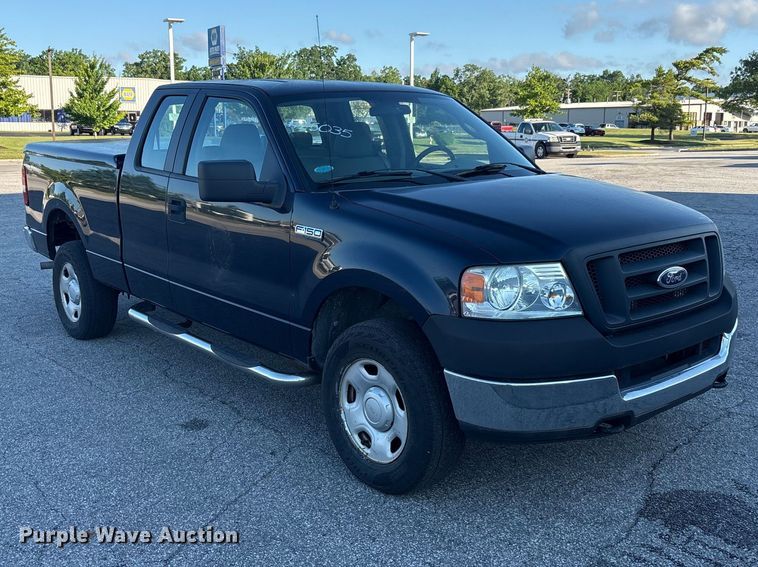 image for item FC2433 2005 Ford F150 Ext. Cab pickup truck