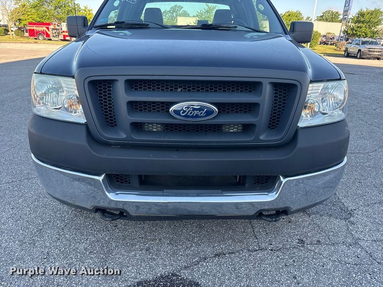 image for item FC2433 2005 Ford F150 Ext. Cab pickup truck