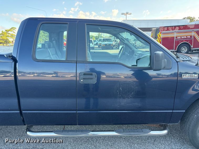 image for item FC2433 2005 Ford F150 Ext. Cab pickup truck