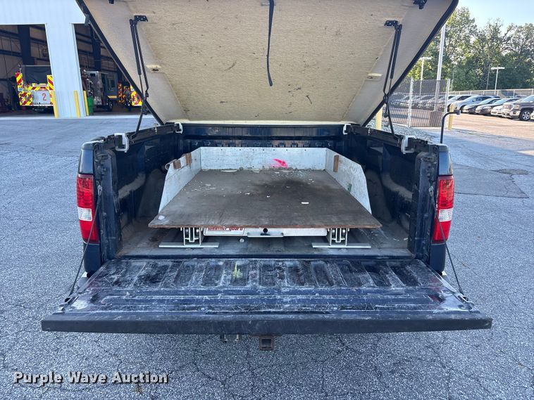 image for item FC2433 2005 Ford F150 Ext. Cab pickup truck