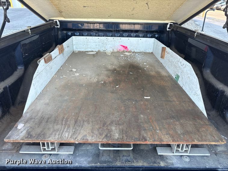 image for item FC2433 2005 Ford F150 Ext. Cab pickup truck