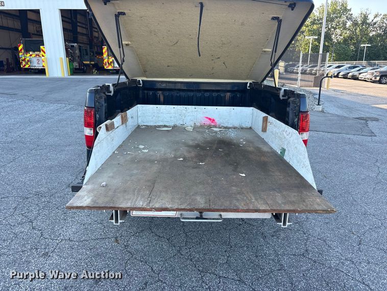 image for item FC2433 2005 Ford F150 Ext. Cab pickup truck