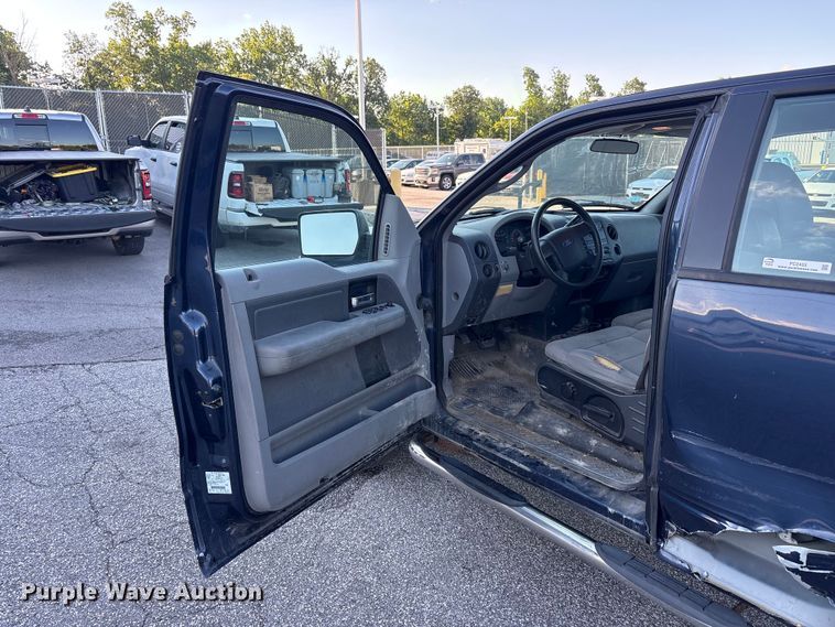 image for item FC2433 2005 Ford F150 Ext. Cab pickup truck