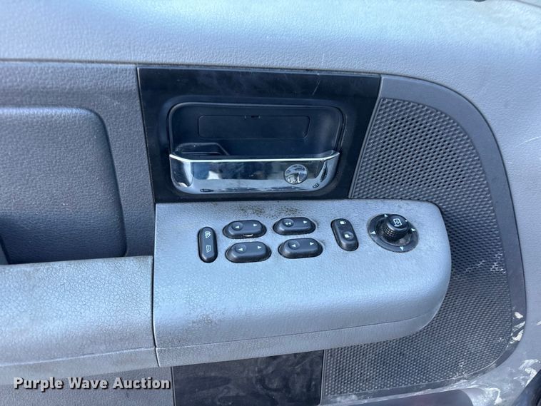 image for item FC2433 2005 Ford F150 Ext. Cab pickup truck