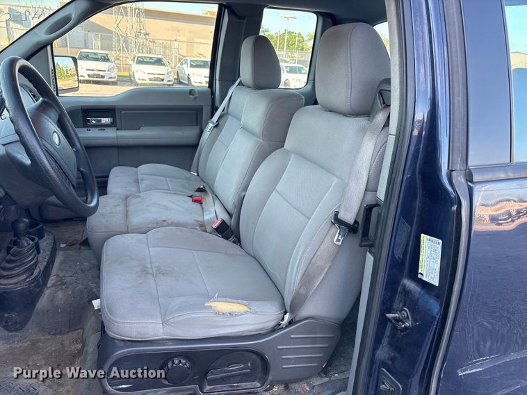 image for item FC2433 2005 Ford F150 Ext. Cab pickup truck