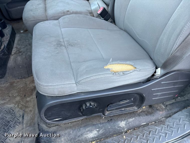 image for item FC2433 2005 Ford F150 Ext. Cab pickup truck