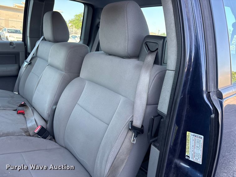 image for item FC2433 2005 Ford F150 Ext. Cab pickup truck