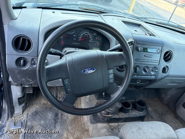 image for item FC2433 2005 Ford F150 Ext. Cab pickup truck