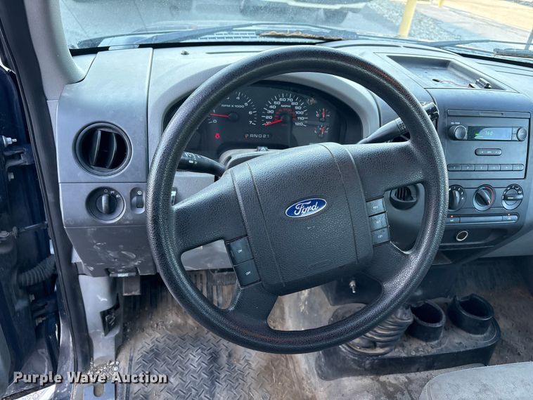 image for item FC2433 2005 Ford F150 Ext. Cab pickup truck