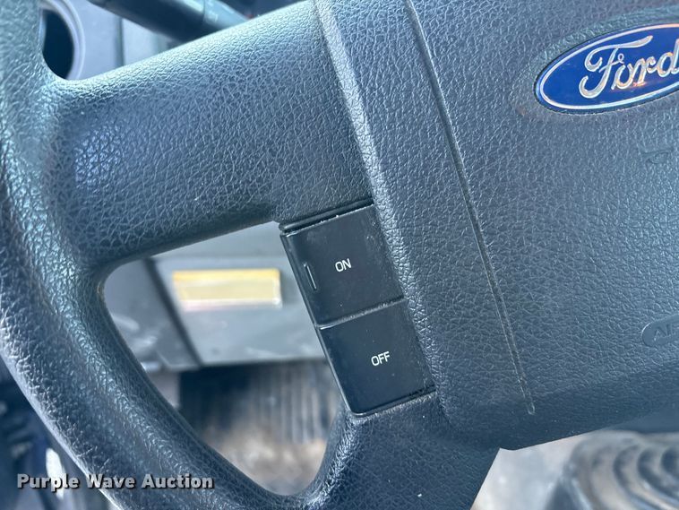 image for item FC2433 2005 Ford F150 Ext. Cab pickup truck