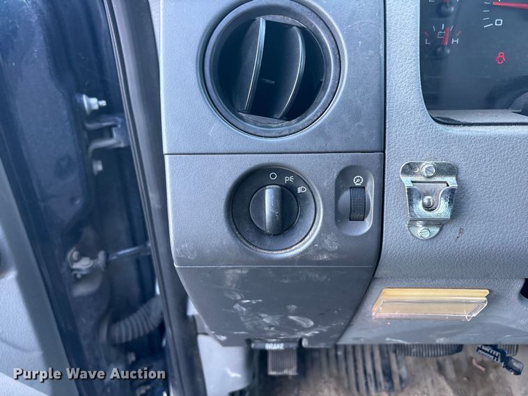 image for item FC2433 2005 Ford F150 Ext. Cab pickup truck